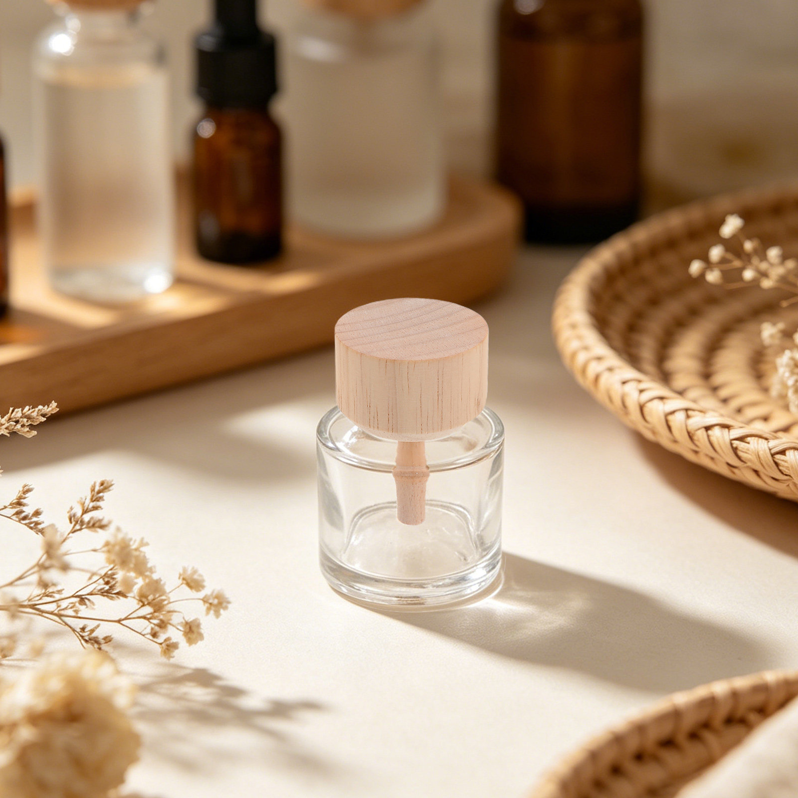 Home Fragrance Diffusers - 2個入りクリアガラス製リードディフューザーボトル、詰め替え可能なアロマセラピーボトル、木製キャップ、エッセンシャルオイル用ホームフレグランスディフューザー容器